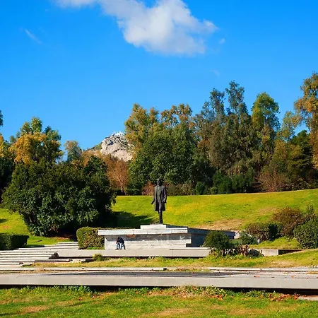 Charming Aceso In Central * Atenas